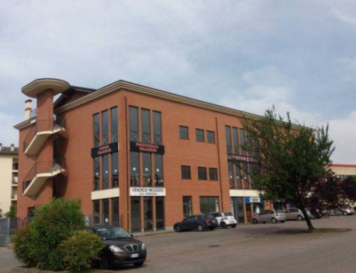 Immobile commerciale in Vendita a Pessano con Bornago