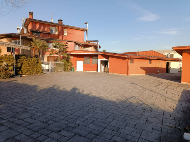 Immobile commerciale in Affitto a Lurate Caccivio