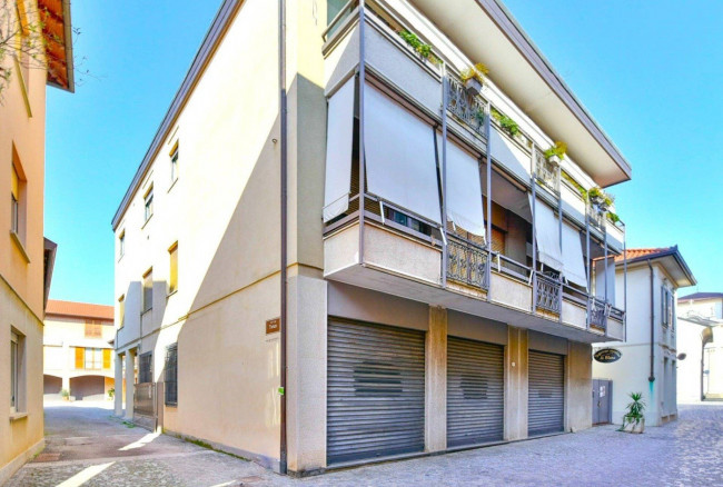 Immobile commerciale in Affitto a Lazzate