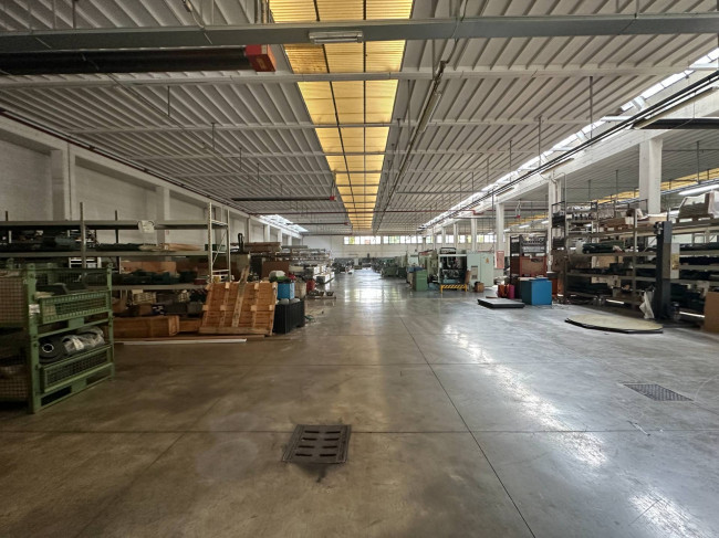 Capannone in Vendita a Bresso