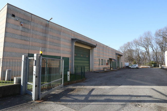 Capannone in Vendita a Brenna