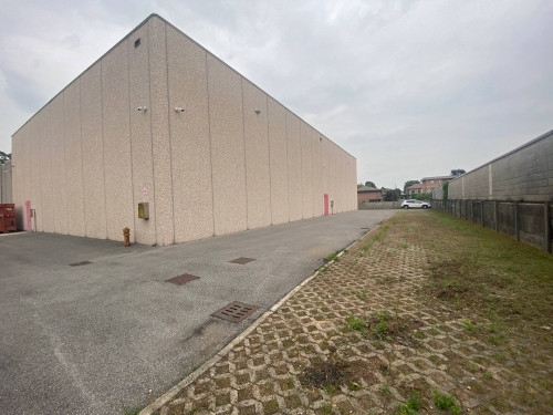 Capannone in Affitto a Giussano