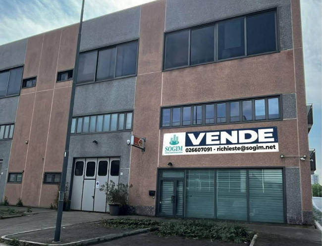 Capannone + Palazzina Uffici in Vendita a Corsico