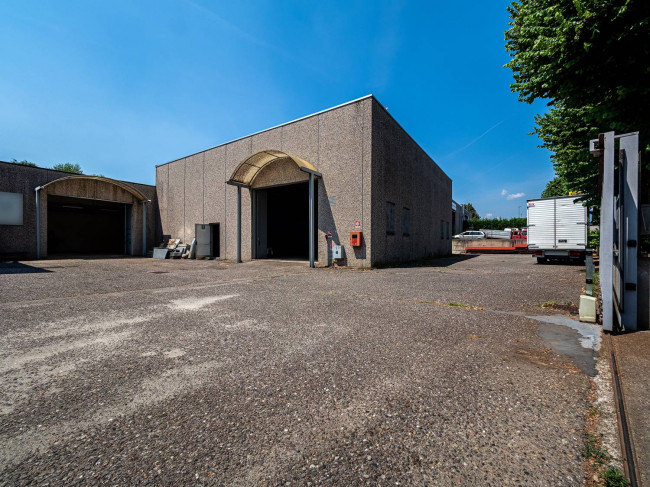 Shed for Rent in Cantù