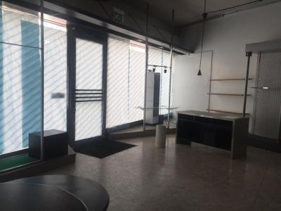 Negozio in Vendita a Cantù