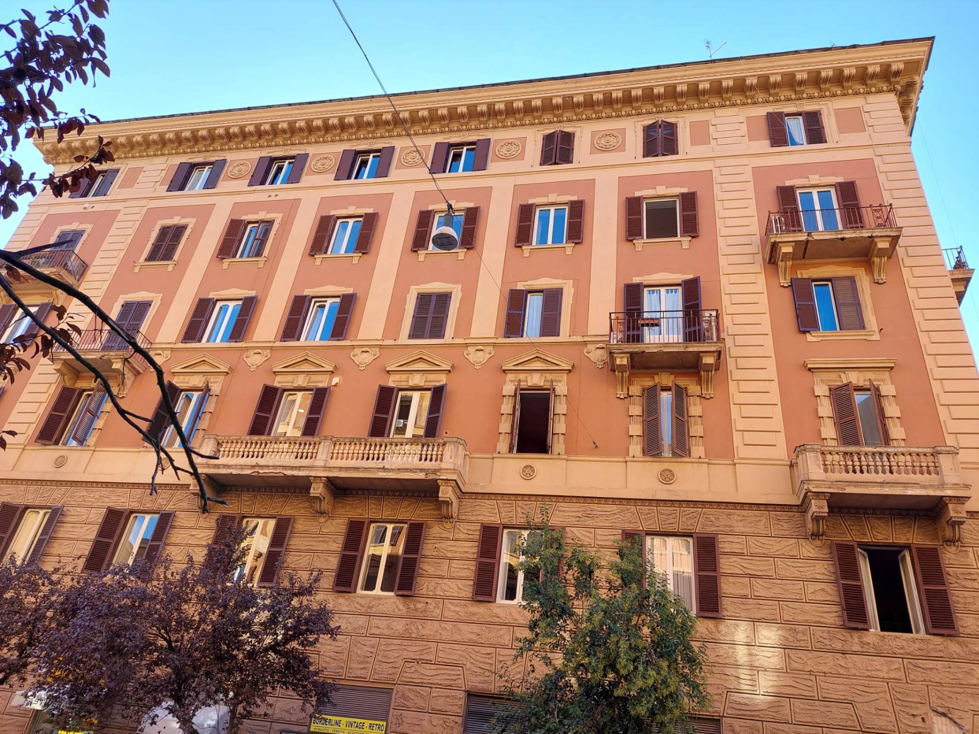 Locale commerciale
