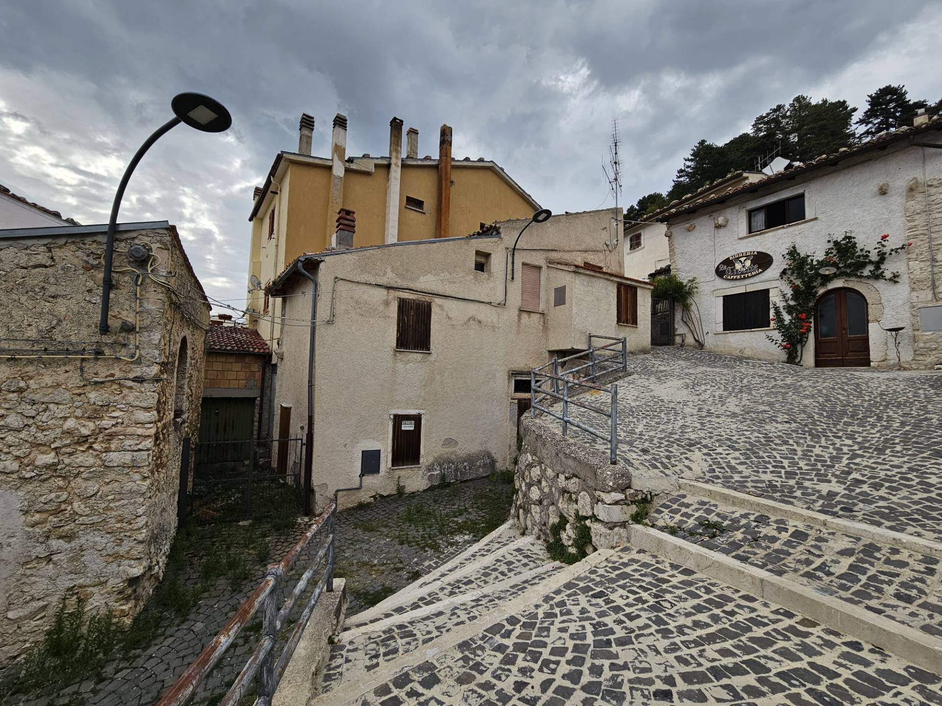 Casa indipendente in vendita a Castel Del Monte (AQ)