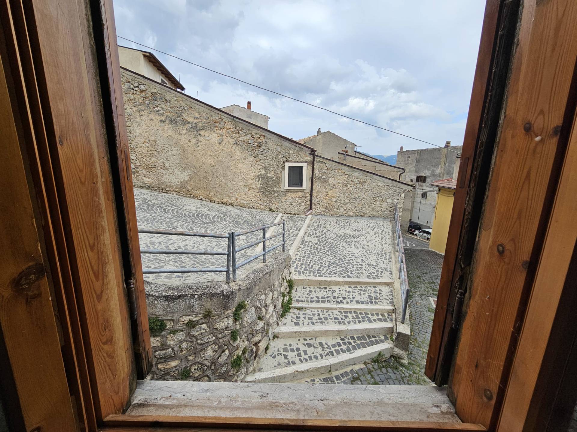 Casa indipendente in vendita a Castel Del Monte (AQ)