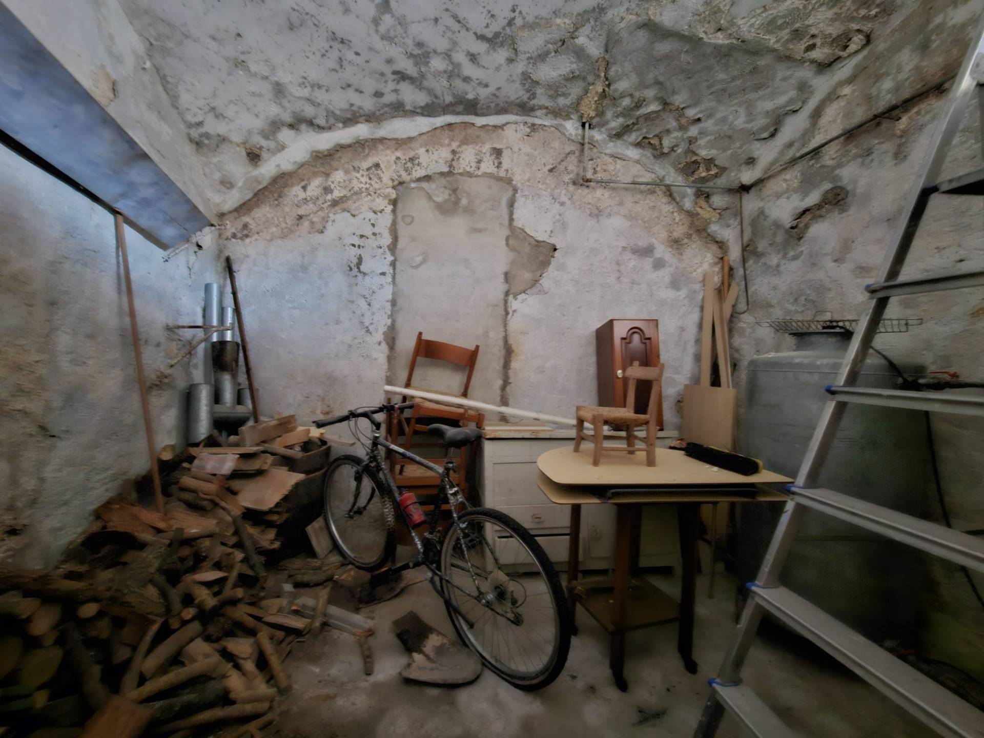 Casa indipendente in vendita a Castel Del Monte (AQ)
