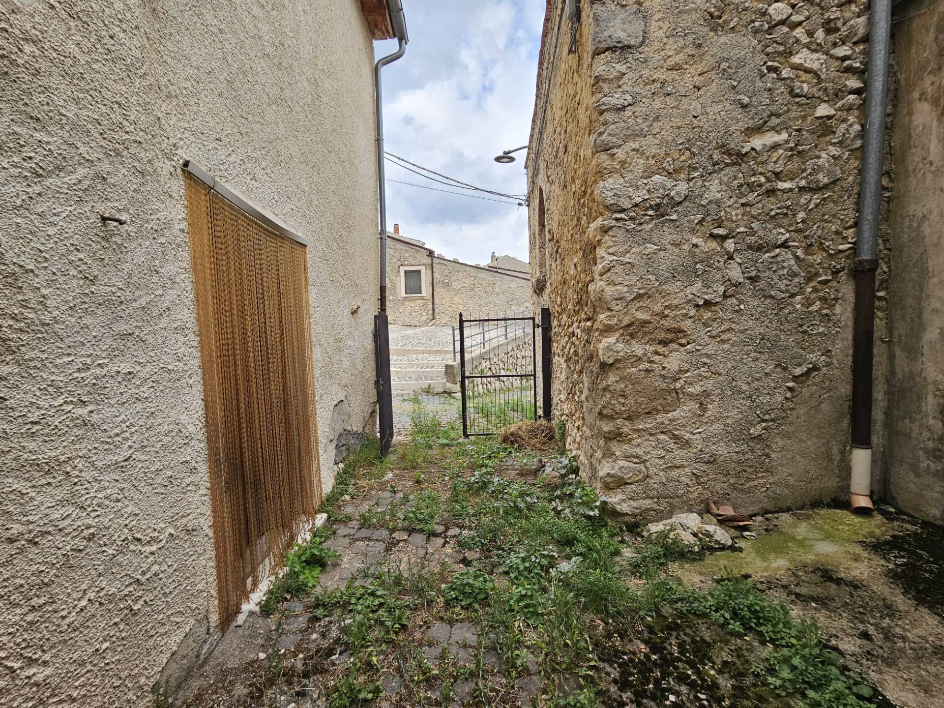 Casa indipendente in vendita a Castel Del Monte (AQ)