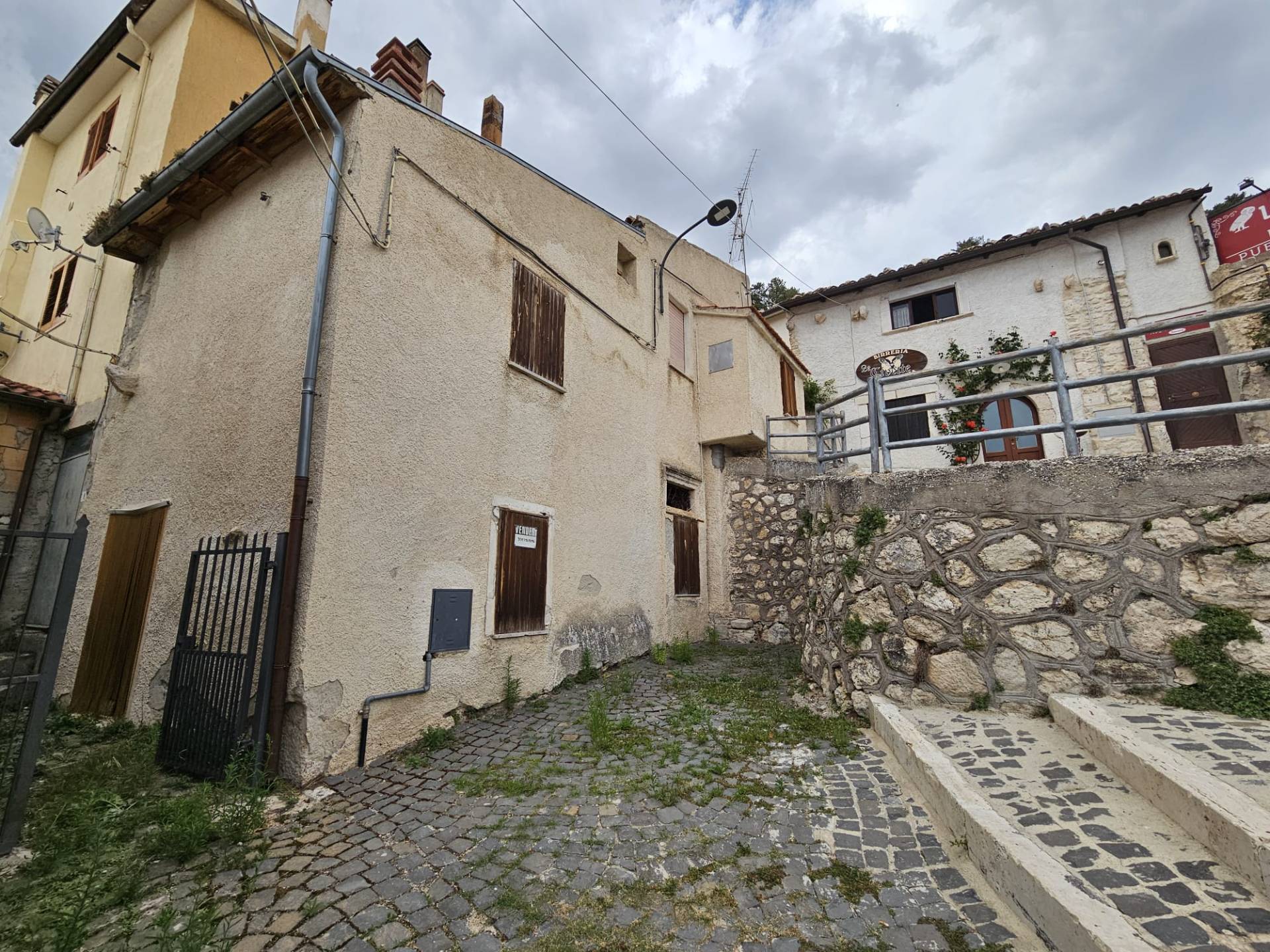 Casa indipendente in vendita a Castel Del Monte (AQ)