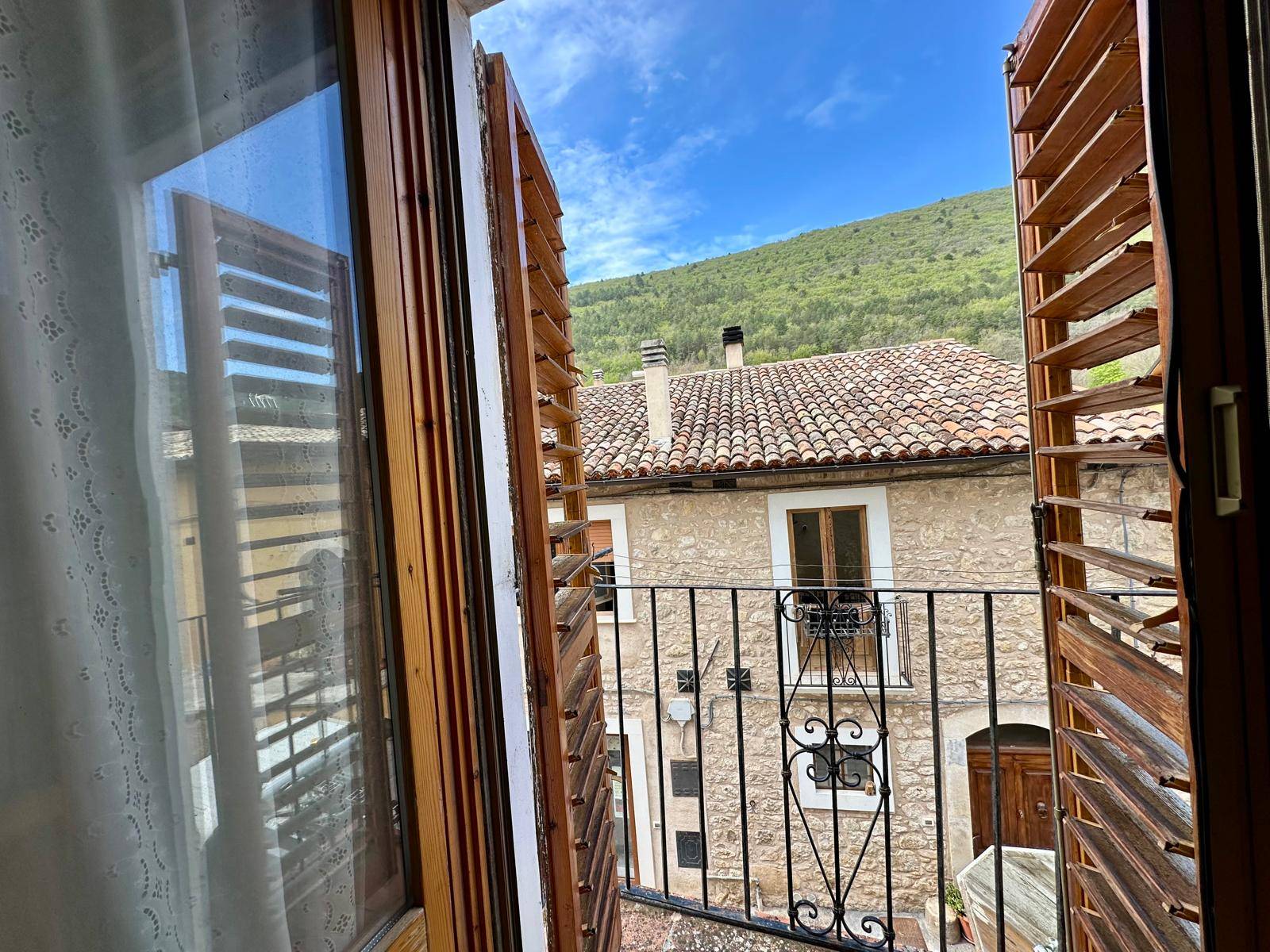 Casa indipendente in vendita a Carapelle Calvisio (AQ)