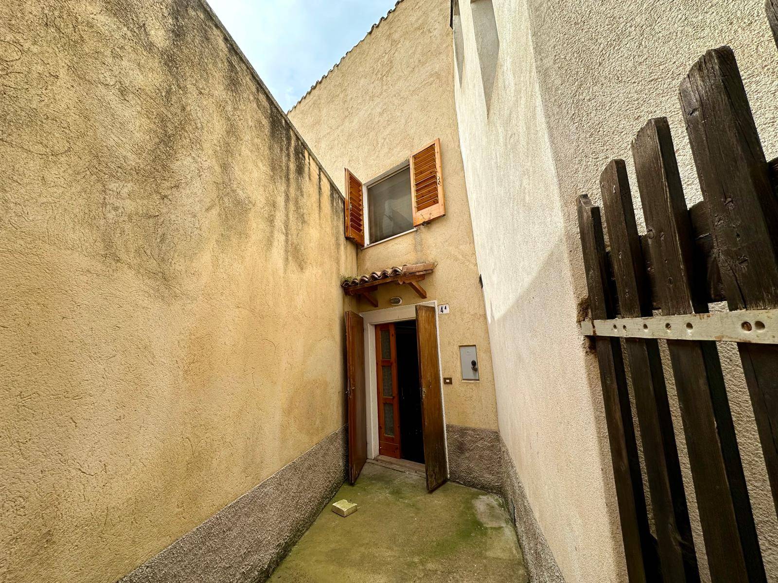 Casa indipendente in vendita a Carapelle Calvisio (AQ)