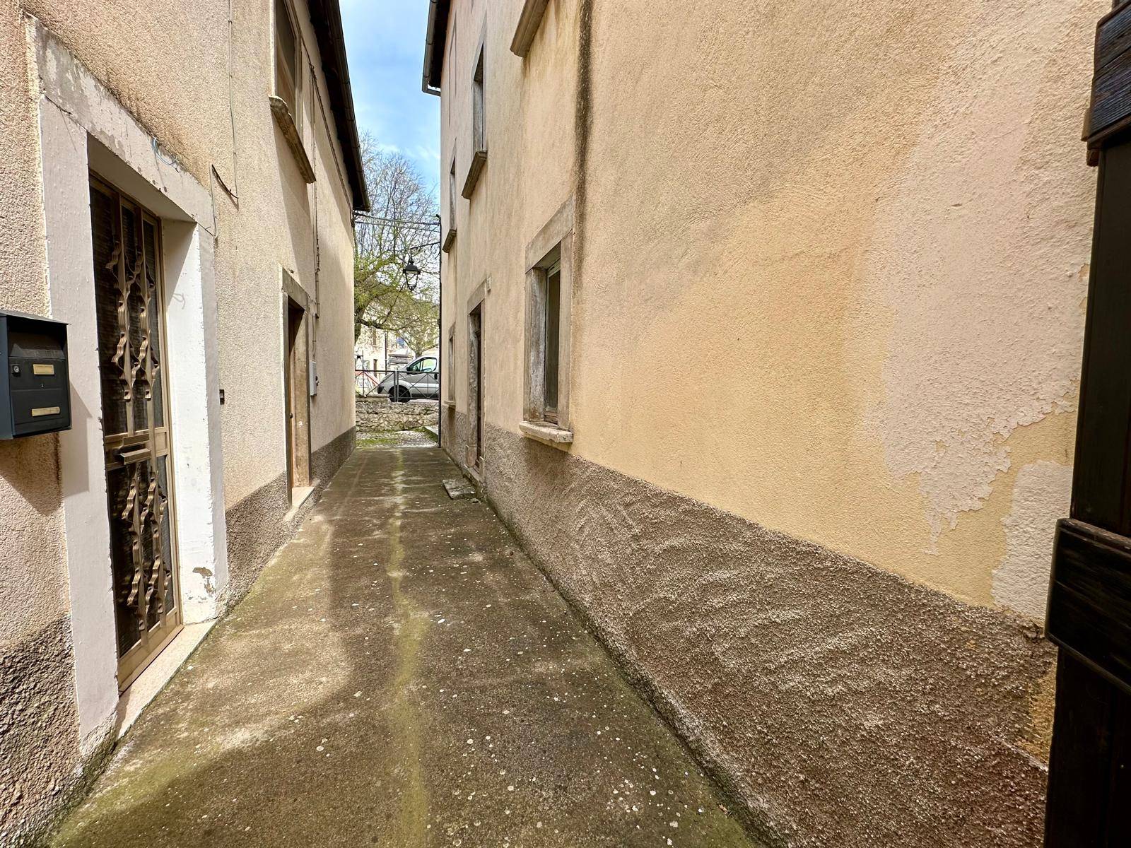 Casa indipendente in vendita a Carapelle Calvisio (AQ)