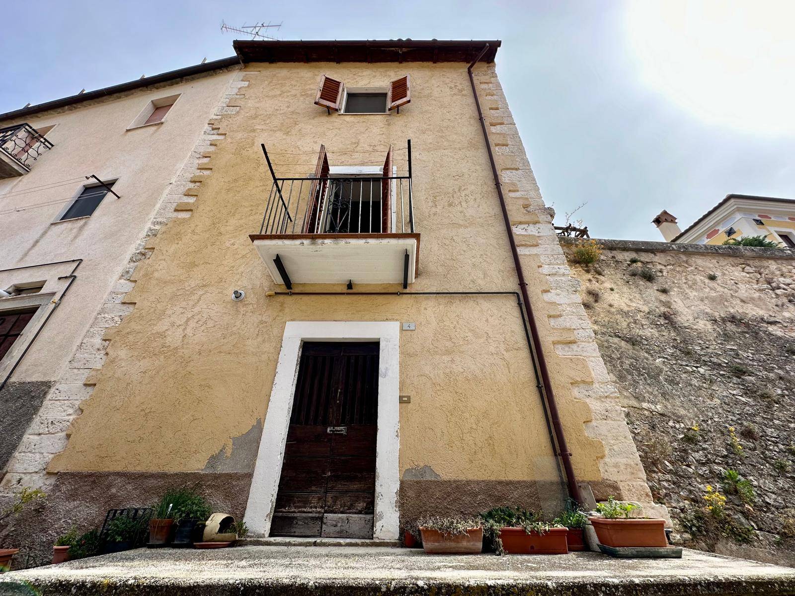 Casa indipendente in vendita a Carapelle Calvisio (AQ)