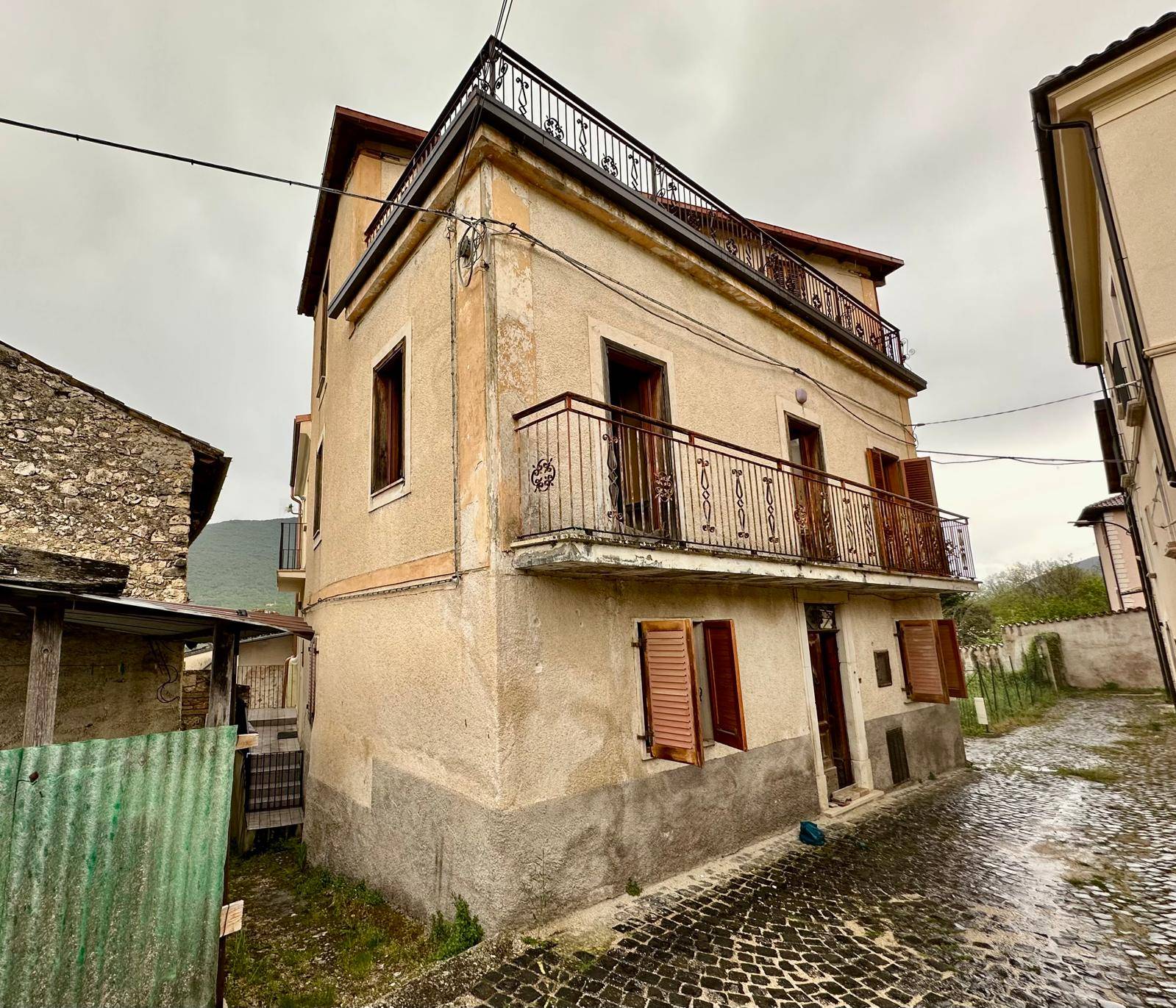 Casa indipendente in vendita a Acciano (AQ)