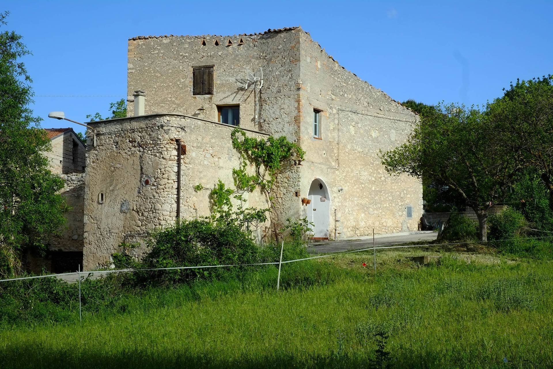 Casa Indipendente in vendita a Capestrano - foto 1