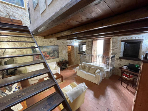 Casa indipendente in vendita a Ofena (AQ)