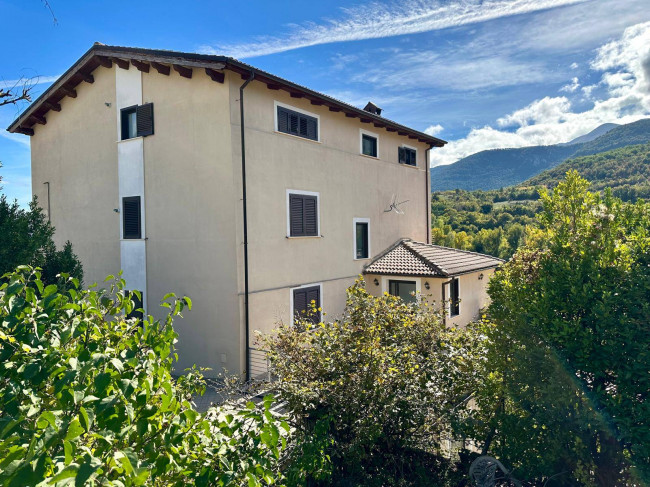 Casa semi-indipendente in vendita a L'aquila (AQ)