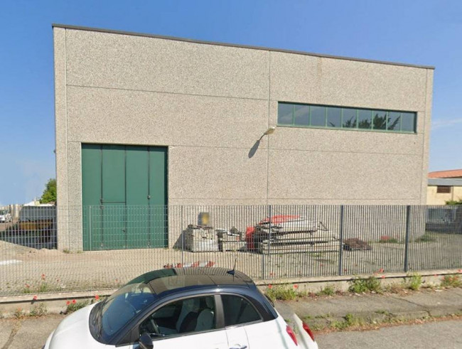 Capannone in vendita a Robecco sul Naviglio