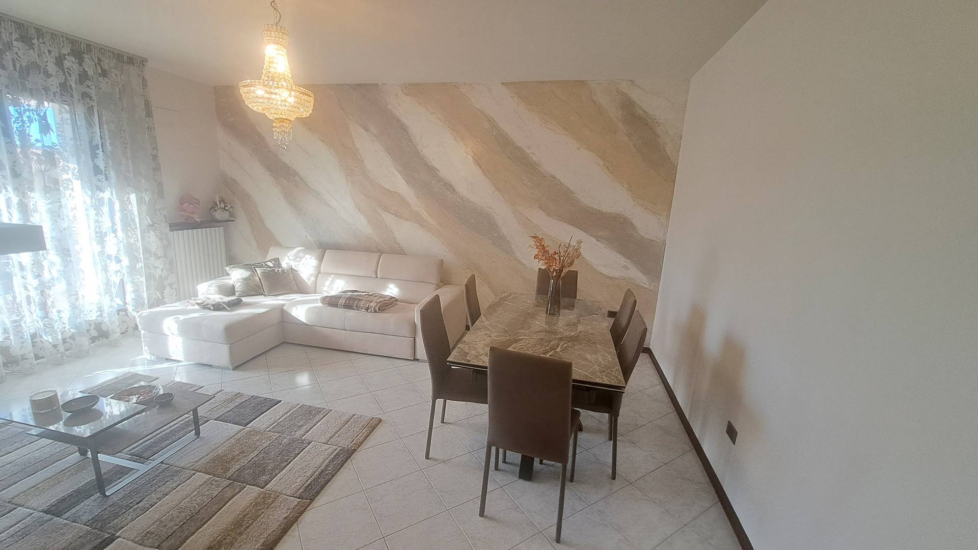 2 CAMERE in vendita a Soragna