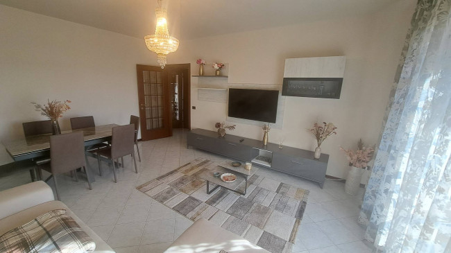 2 CAMERE in vendita a Soragna