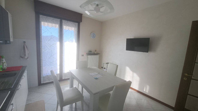 2 CAMERE in vendita a Soragna