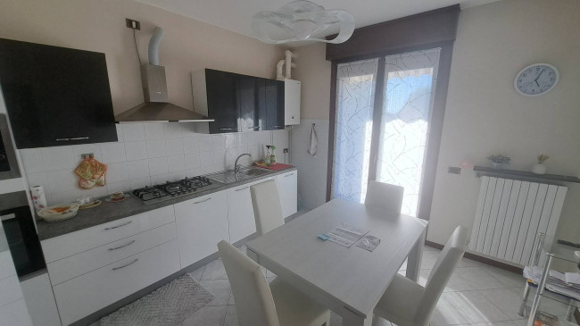 2 CAMERE in vendita a Soragna