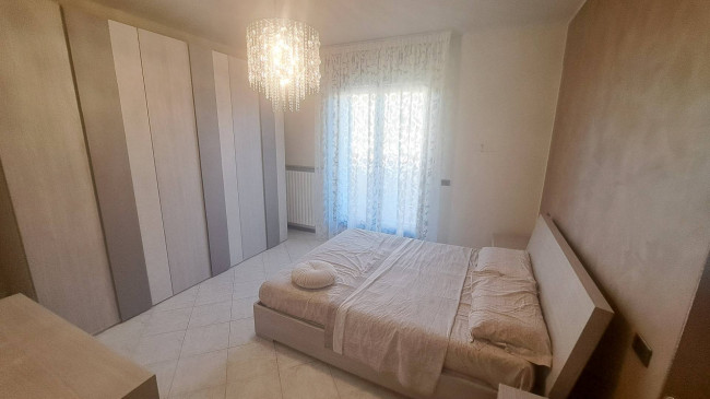 2 CAMERE in vendita a Soragna