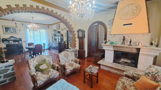 VILLA in vendita a Villafranca in Lunigiana