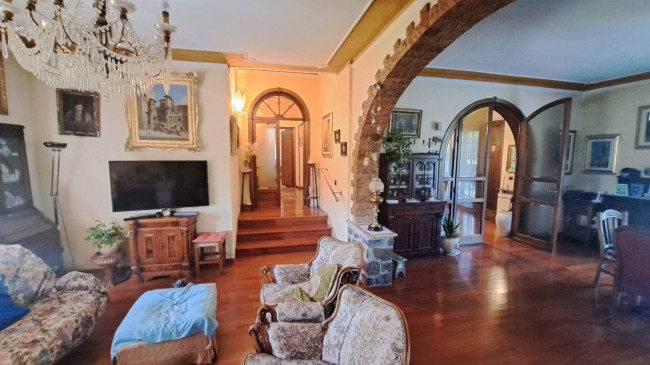 VILLA in vendita a Villafranca in Lunigiana
