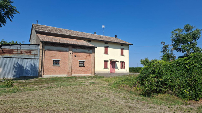 CASA SINGOLA in vendita a Soragna