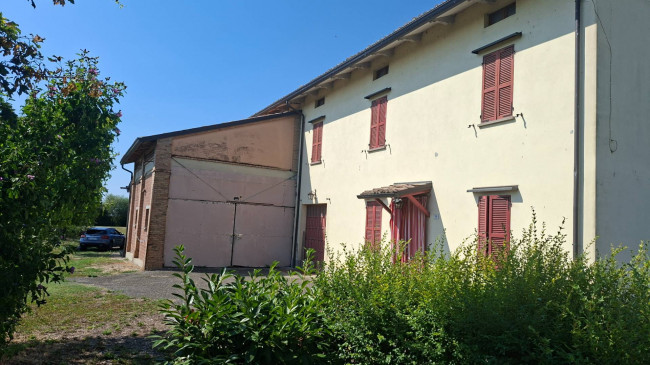 CASA SINGOLA in vendita a Soragna