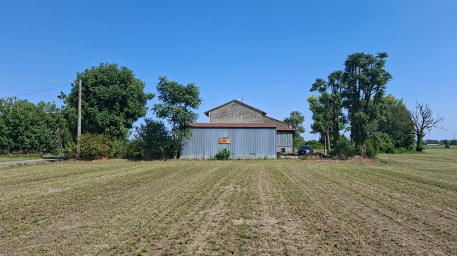 CASA SINGOLA in vendita a Soragna