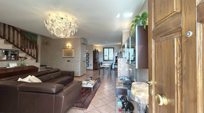 CASA SCHIERA in vendita a Fidenza