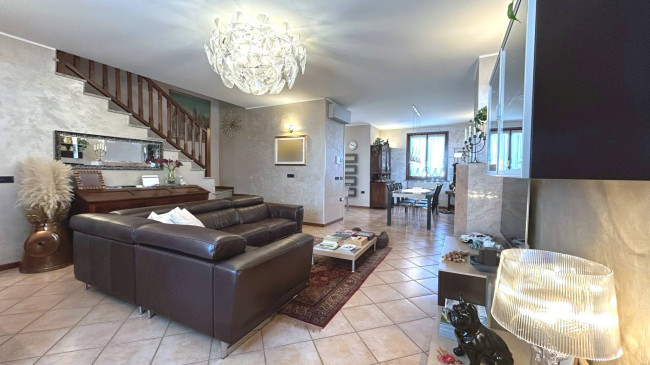 CASA SCHIERA in vendita a Fidenza