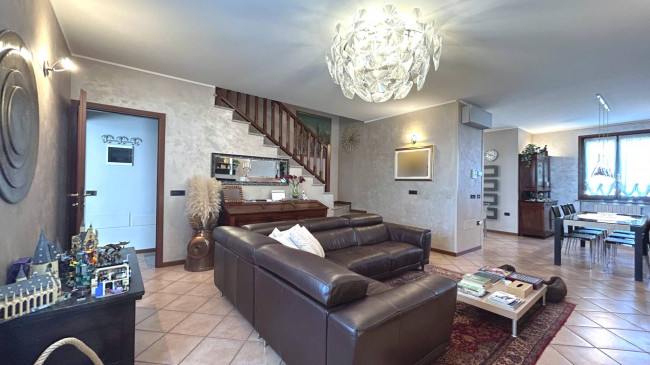 CASA SCHIERA in vendita a Fidenza