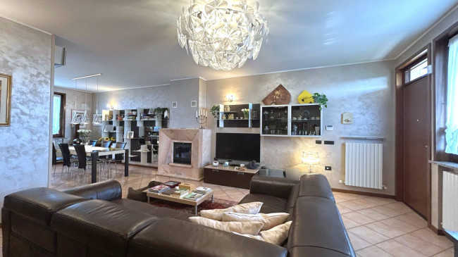 CASA SCHIERA in vendita a Fidenza