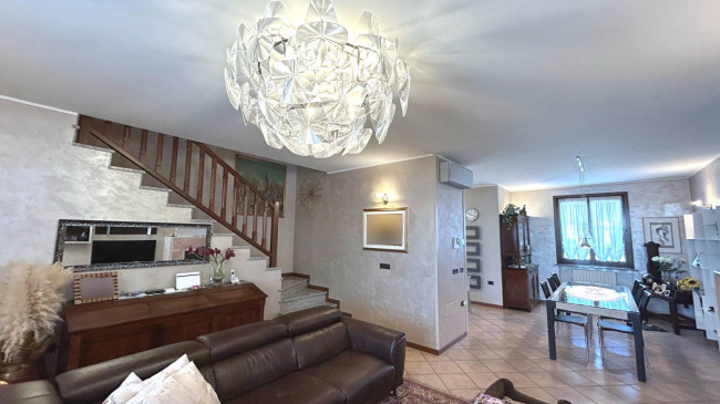 CASA SCHIERA in vendita a Fidenza