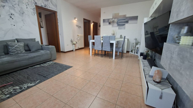 3 CAMERE in vendita a Fidenza