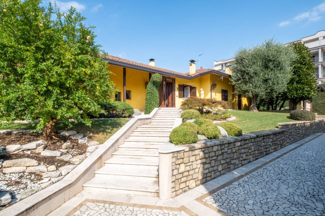 Villa in vendita a Brembate Di Sopra (BG)