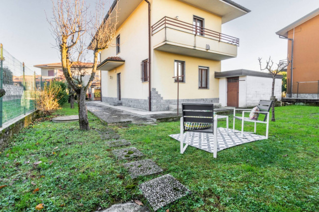 Villa a Jerago con Orago