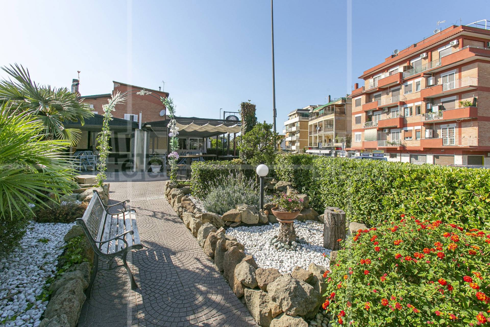 Locale commerciale in vendita a Roma