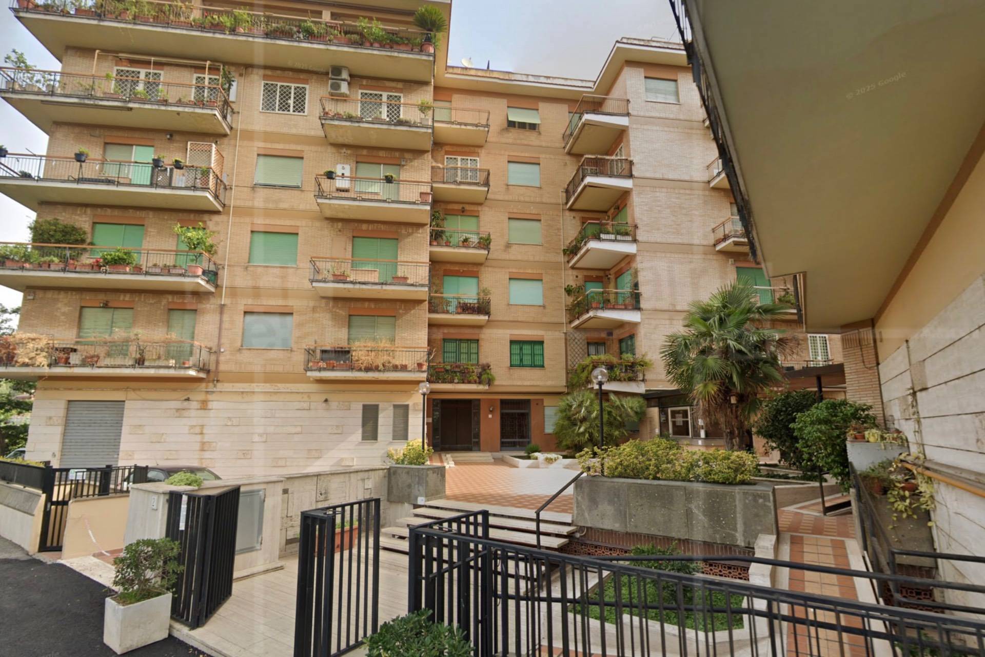 Box o garage in vendita a Roma