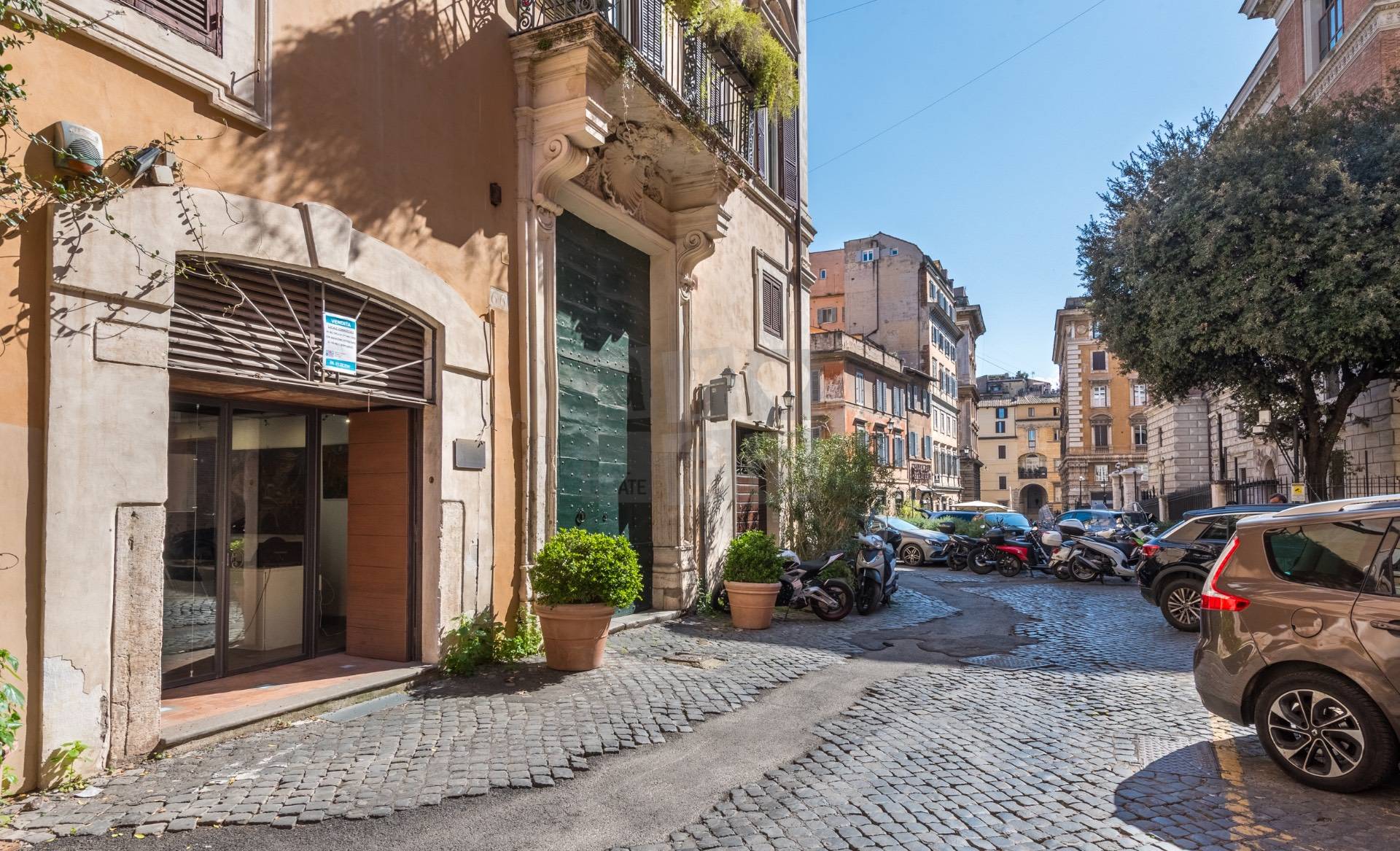 Locale commerciale in vendita a Roma