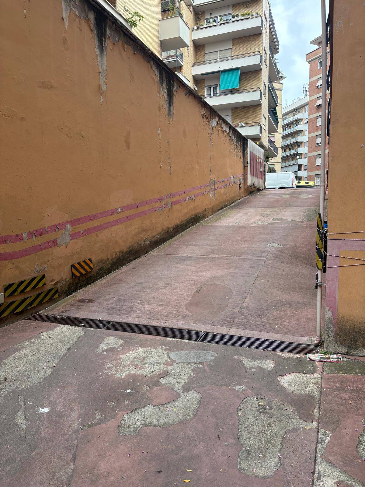 Box o garage in affitto a Roma