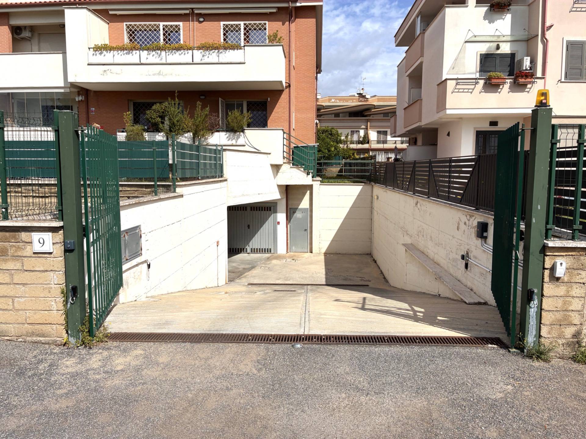 Box o garage in vendita a Roma