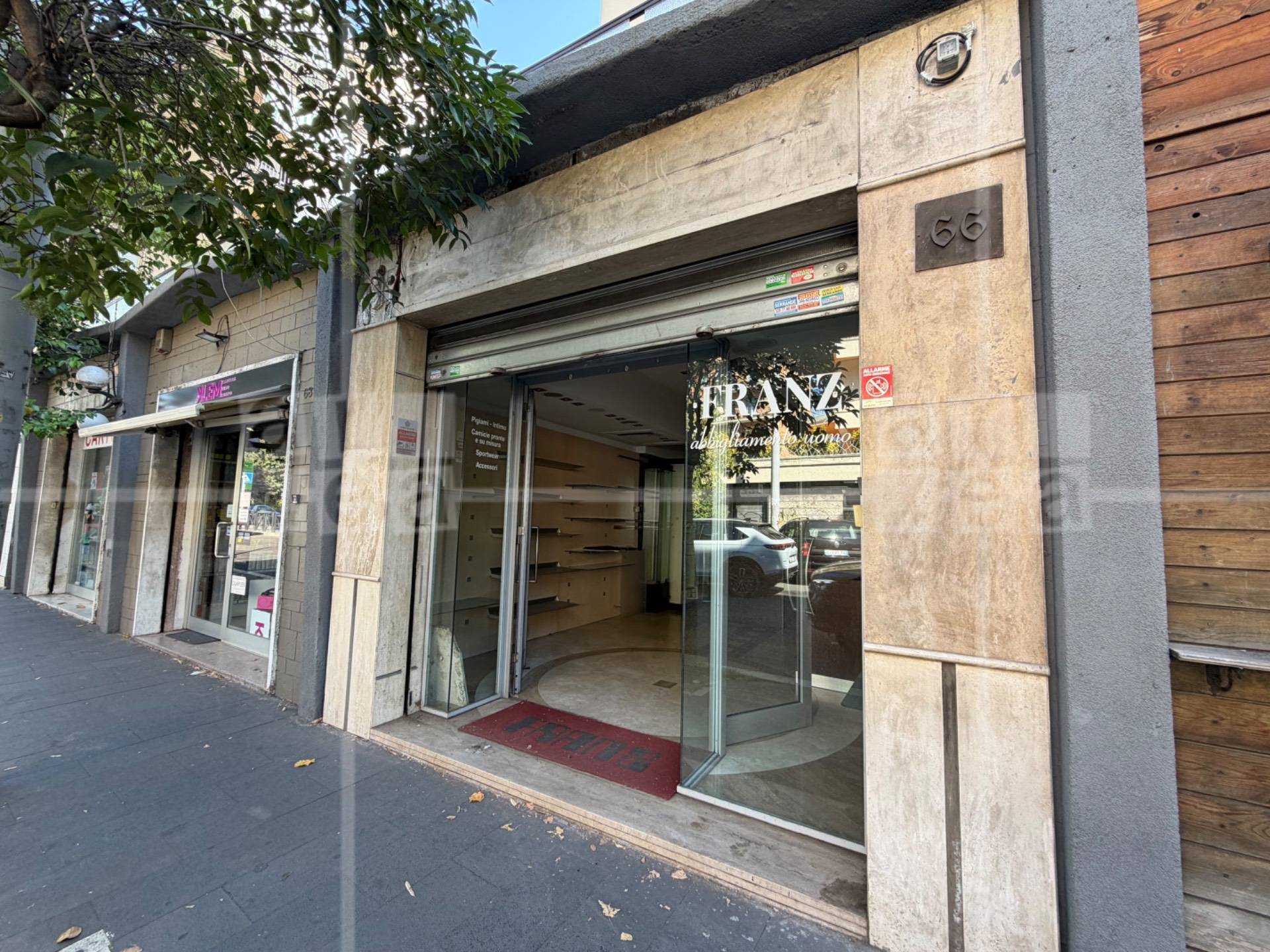 Locale commerciale in affitto a Roma