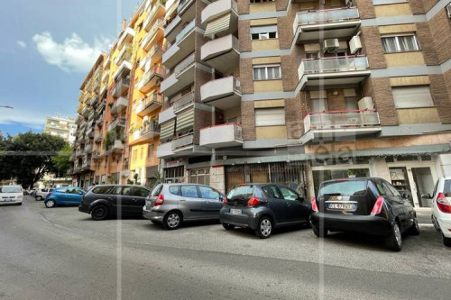 Locale commerciale in affitto a Roma