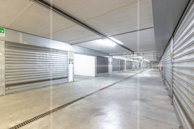 Box o garage in vendita a Roma